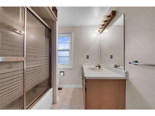 25 Sunning Hill Avenue, Hamilton, ON - Indoor Photo Showing Bathroom