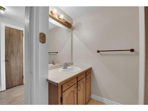 25 Sunning Hill Avenue, Hamilton, ON - Indoor Photo Showing Bathroom