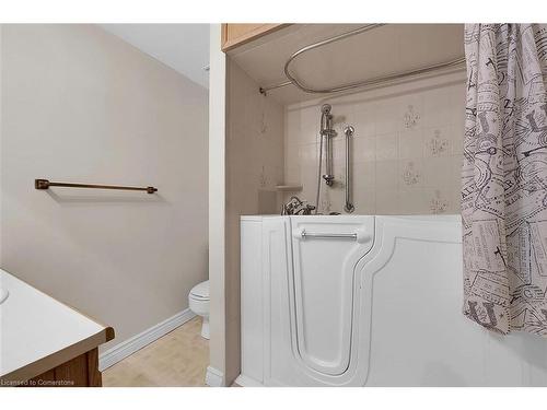 25 Sunning Hill Avenue, Hamilton, ON - Indoor Photo Showing Bathroom