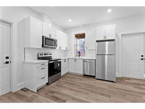 1-55 Cayuga Street, Brantford, ON - Indoor Photo Showing Kitchen With Upgraded Kitchen