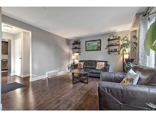 11 Rhodes Court, Hamilton, ON - Indoor Photo Showing Living Room