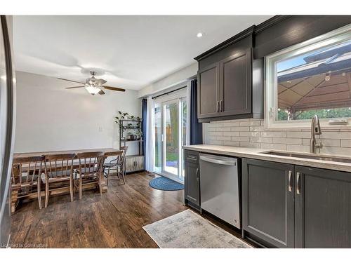 11 Rhodes Court, Hamilton, ON - Indoor Photo Showing Kitchen