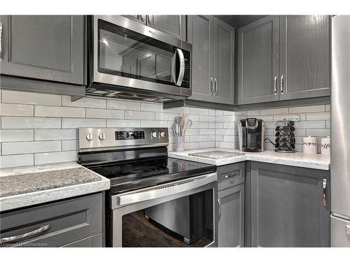 11 Rhodes Court, Hamilton, ON - Indoor Photo Showing Kitchen