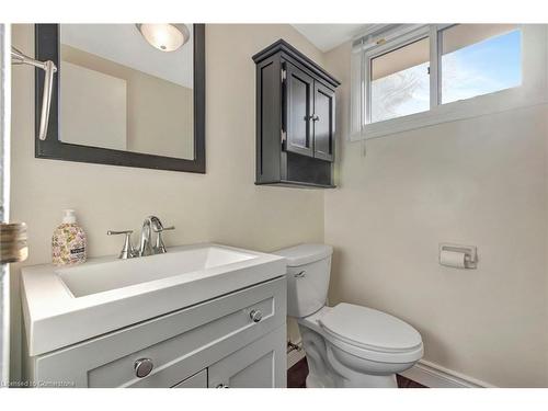 11 Rhodes Court, Hamilton, ON - Indoor Photo Showing Bathroom