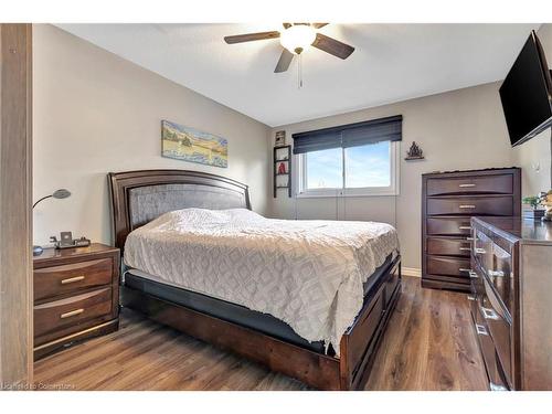 11 Rhodes Court, Hamilton, ON - Indoor Photo Showing Bedroom