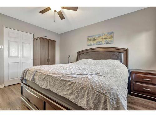 11 Rhodes Court, Hamilton, ON - Indoor Photo Showing Bedroom