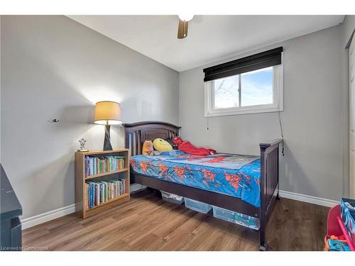 11 Rhodes Court, Hamilton, ON - Indoor Photo Showing Bedroom