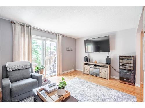 1523 Westminster Place, Burlington, ON - Indoor Photo Showing Living Room