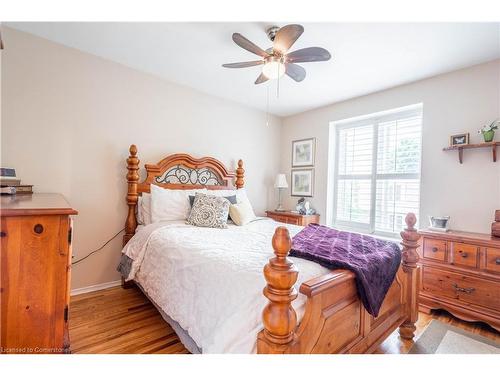 1523 Westminster Place, Burlington, ON - Indoor Photo Showing Bedroom