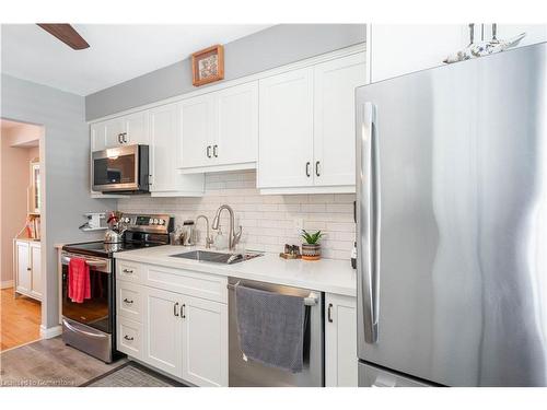 1523 Westminster Place, Burlington, ON - Indoor Photo Showing Kitchen With Upgraded Kitchen