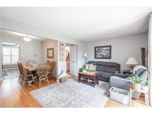 1523 Westminster Place, Burlington, ON - Indoor Photo Showing Living Room