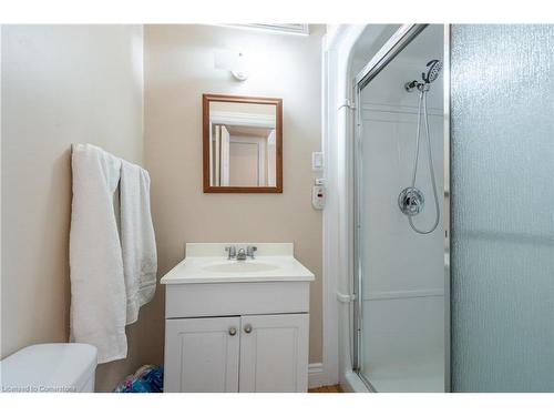 35 Barton Street W, Hamilton, ON - Indoor Photo Showing Bathroom