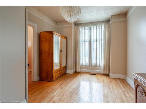 35 Barton Street W, Hamilton, ON - Indoor Photo Showing Other Room