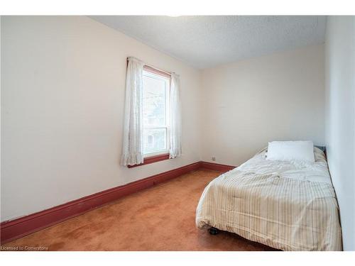 35 Barton Street W, Hamilton, ON - Indoor Photo Showing Bedroom