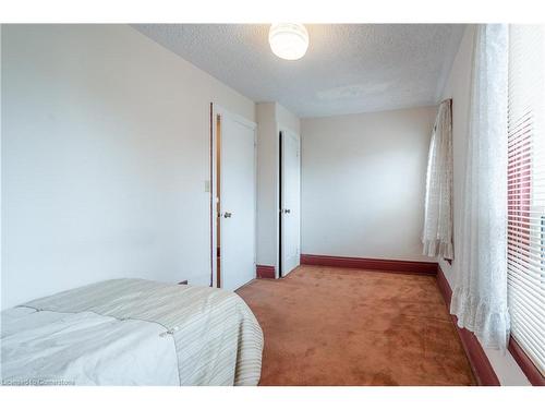 35 Barton Street W, Hamilton, ON - Indoor Photo Showing Bedroom