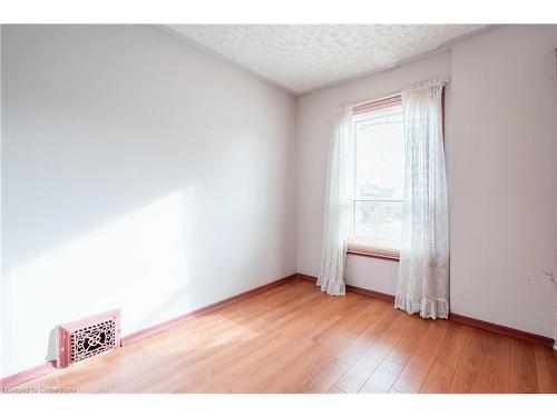 35 Barton Street W, Hamilton, ON - Indoor Photo Showing Other Room