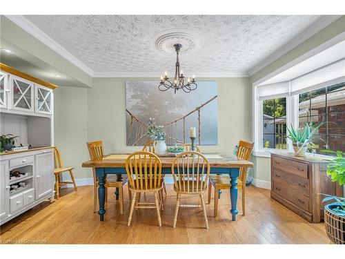 17 Parkdale Drive, Thorold, ON - Indoor Photo Showing Dining Room