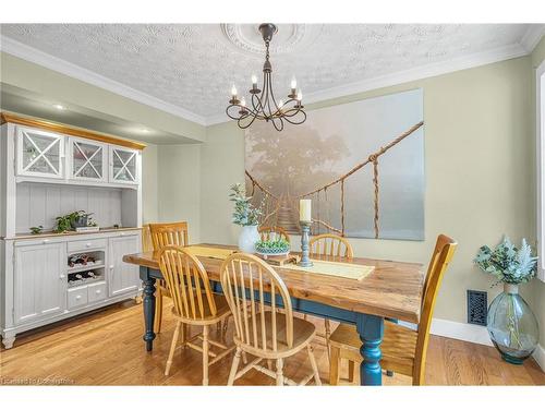 17 Parkdale Drive, Thorold, ON - Indoor Photo Showing Dining Room