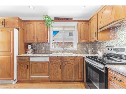 17 Parkdale Drive, Thorold, ON - Indoor Photo Showing Kitchen