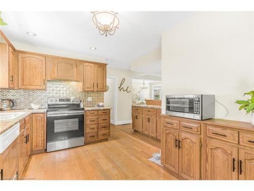 17 Parkdale Drive, Thorold, ON - Indoor Photo Showing Kitchen