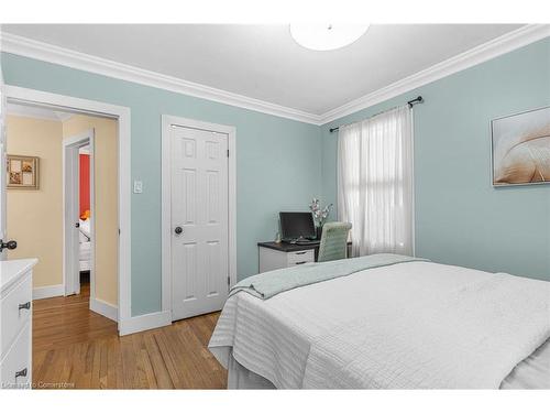 17 Parkdale Drive, Thorold, ON - Indoor Photo Showing Bedroom