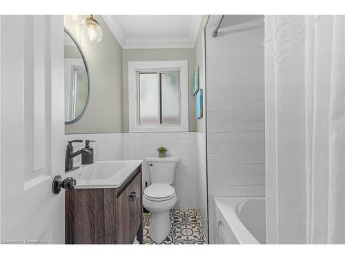 17 Parkdale Drive, Thorold, ON - Indoor Photo Showing Bathroom