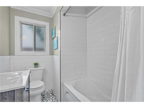 17 Parkdale Drive, Thorold, ON - Indoor Photo Showing Bathroom