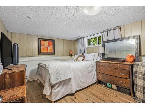 17 Parkdale Drive, Thorold, ON - Indoor Photo Showing Bedroom