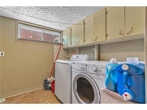 17 Parkdale Drive, Thorold, ON - Indoor Photo Showing Laundry Room