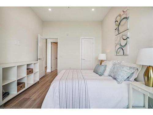 806-2750 King Street E, Hamilton, ON - Indoor Photo Showing Bedroom