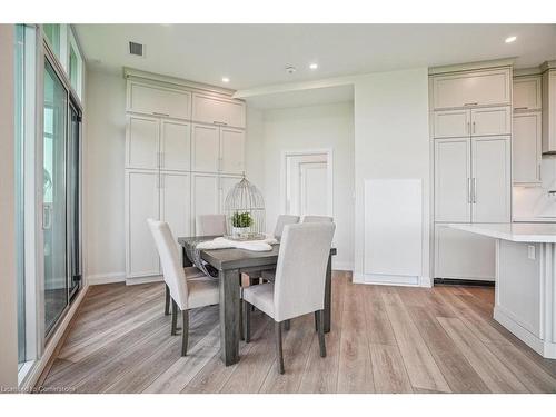 806-2750 King Street E, Hamilton, ON - Indoor Photo Showing Dining Room