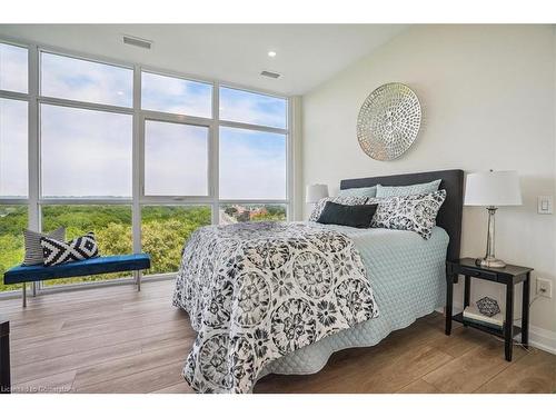 806-2750 King Street E, Hamilton, ON - Indoor Photo Showing Bedroom