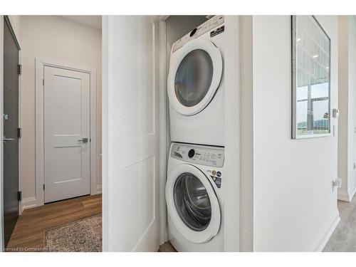 806-2750 King Street E, Hamilton, ON - Indoor Photo Showing Laundry Room