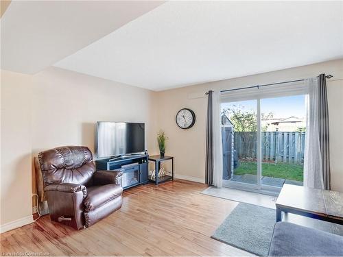 7-145 Rice Avenue, Hamilton, ON - Indoor Photo Showing Living Room