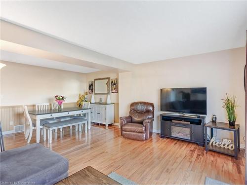 7-145 Rice Avenue, Hamilton, ON - Indoor Photo Showing Living Room