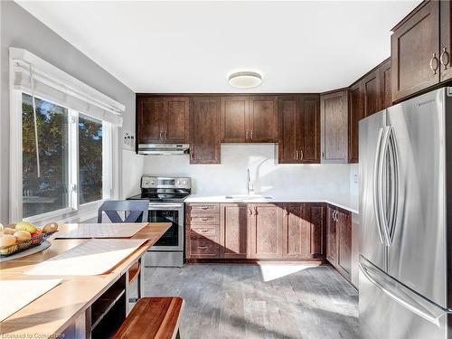 7-145 Rice Avenue, Hamilton, ON - Indoor Photo Showing Kitchen