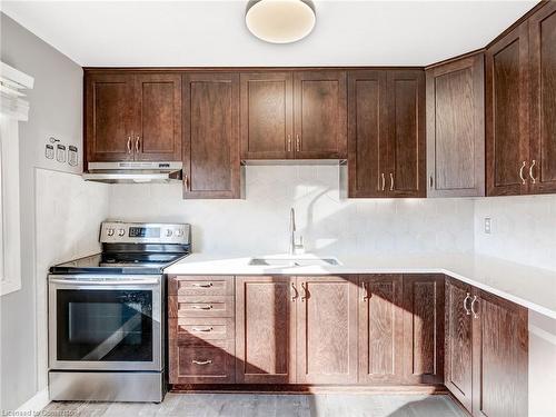 7-145 Rice Avenue, Hamilton, ON - Indoor Photo Showing Kitchen