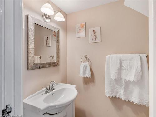 7-145 Rice Avenue, Hamilton, ON - Indoor Photo Showing Bathroom