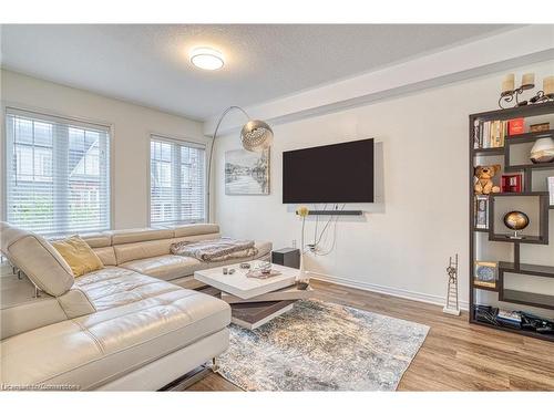 63-7 Sirente Drive, Hamilton, ON - Indoor Photo Showing Living Room