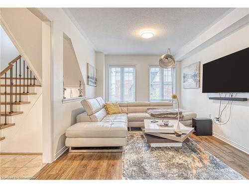 63-7 Sirente Drive, Hamilton, ON - Indoor Photo Showing Living Room