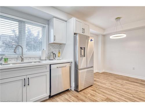 63-7 Sirente Drive, Hamilton, ON - Indoor Photo Showing Kitchen