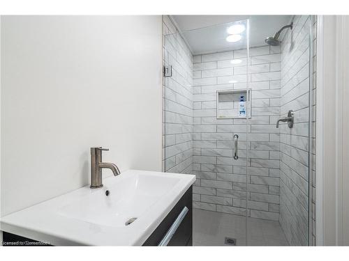 63-7 Sirente Drive, Hamilton, ON - Indoor Photo Showing Bathroom