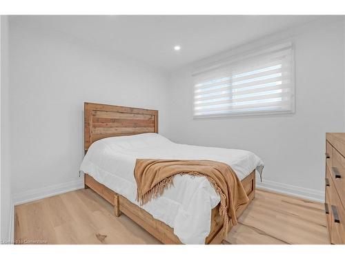 4236 Longmoor Drive, Burlington, ON - Indoor Photo Showing Bedroom