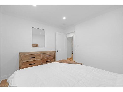 4236 Longmoor Drive, Burlington, ON - Indoor Photo Showing Bedroom