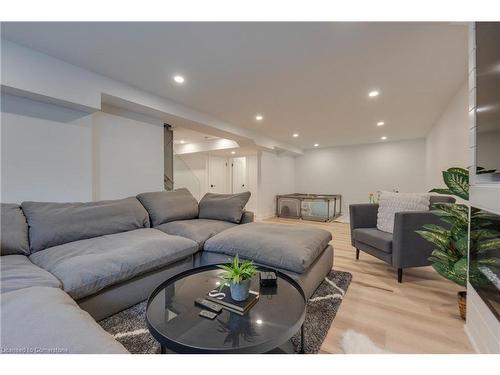 4236 Longmoor Drive, Burlington, ON - Indoor Photo Showing Living Room