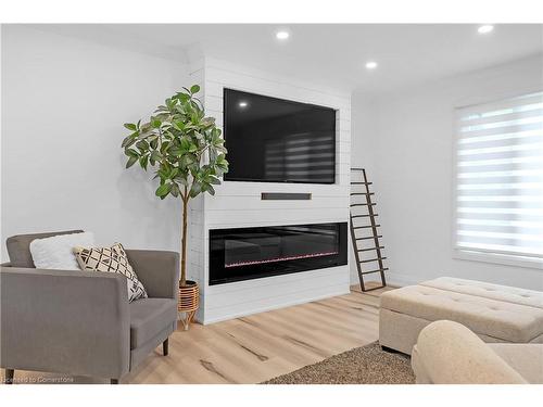 4236 Longmoor Drive, Burlington, ON - Indoor Photo Showing Living Room With Fireplace