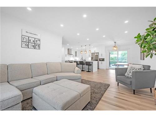 4236 Longmoor Drive, Burlington, ON - Indoor Photo Showing Living Room