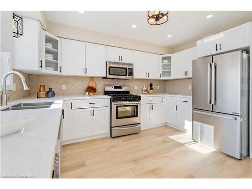 14 Pike Creek Drive, Cayuga, ON - Indoor Photo Showing Kitchen With Double Sink