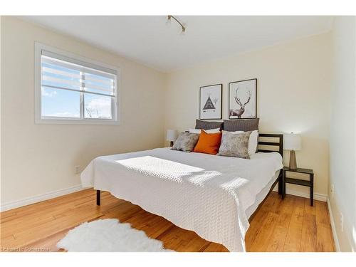 14 Pike Creek Drive, Cayuga, ON - Indoor Photo Showing Bedroom