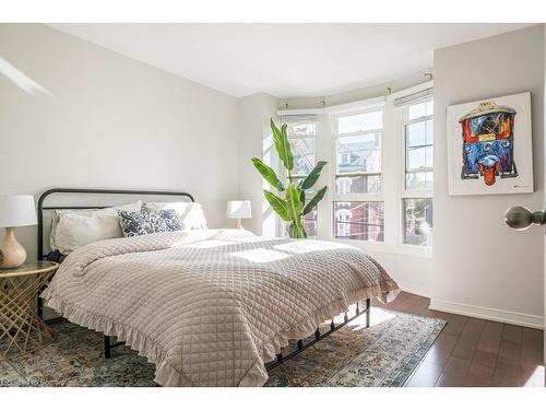 262 Jackson Street W, Hamilton, ON - Indoor Photo Showing Bedroom